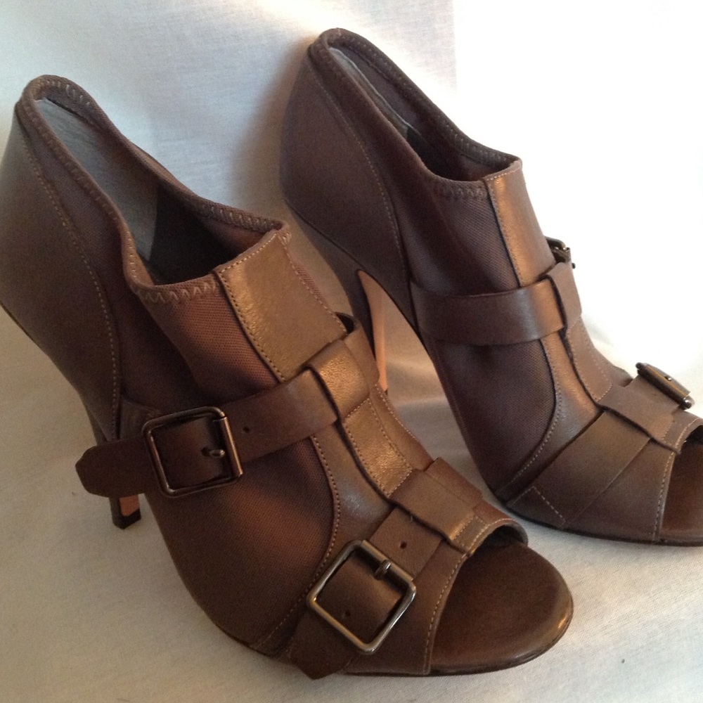 New Saks Fifth Avenue Grey Green Elastic Leather Bootie